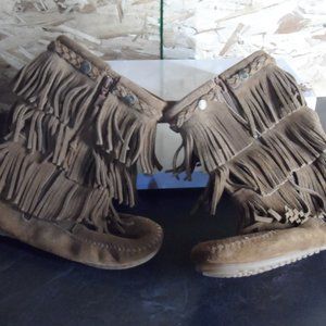 Three Layered Tiers of  Fringe Minnetonka  Boots - Size 4